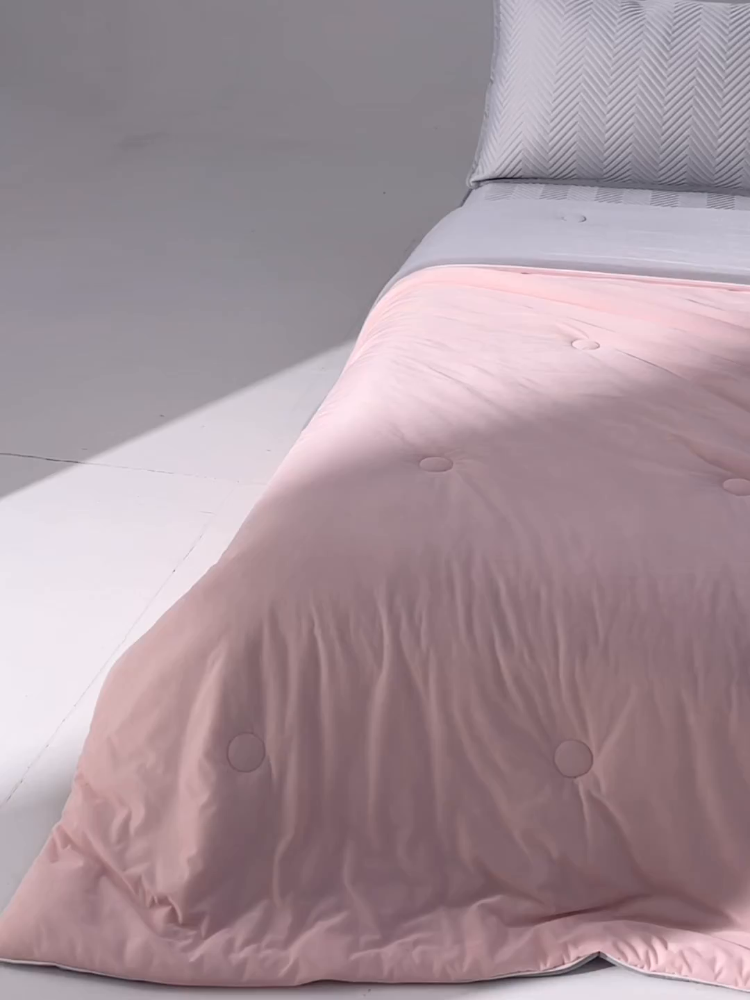 91家纺网 家纺一手货源 找家纺 绒城 2026新款冰爽系列-凉感丝夏被四件套 樱粉