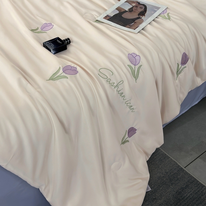 91家纺网 家纺一手货源 找家纺 益多眠 2026新款水洗真丝刺绣夏被夏凉被空调被四件套 郁金香-奶白紫