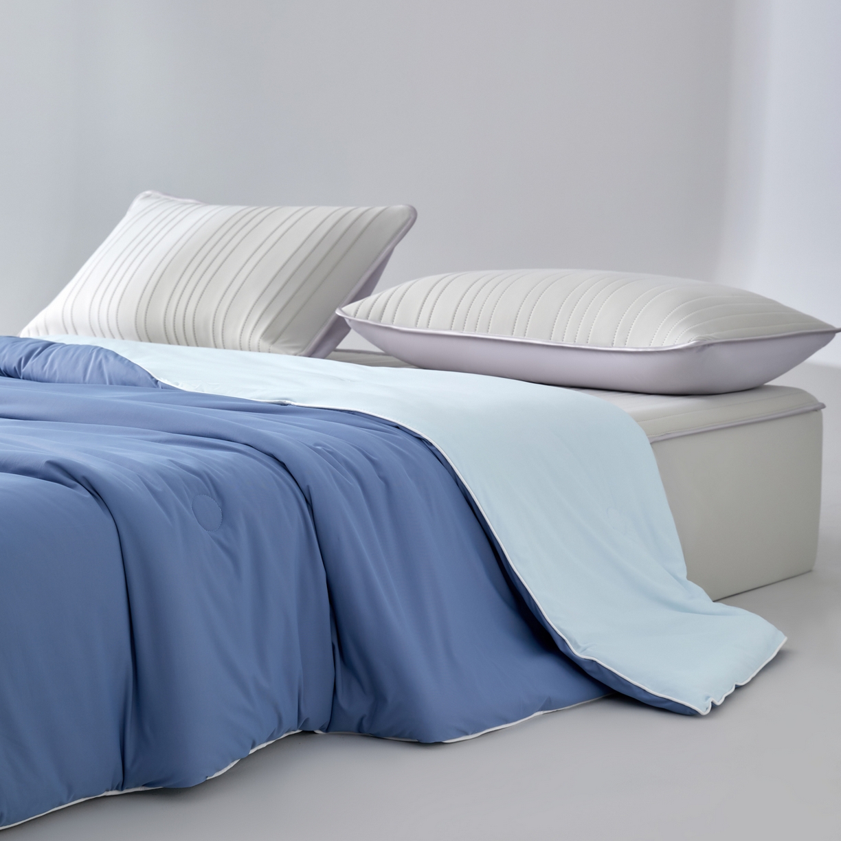 91家纺网 家纺一手货源 找家纺 绒城  2026 真凉感 真锦氨 锦氨凉感夏被四件套 锦纶凉感丝夏凉被 - 冰皮系列 冰皮宝蓝