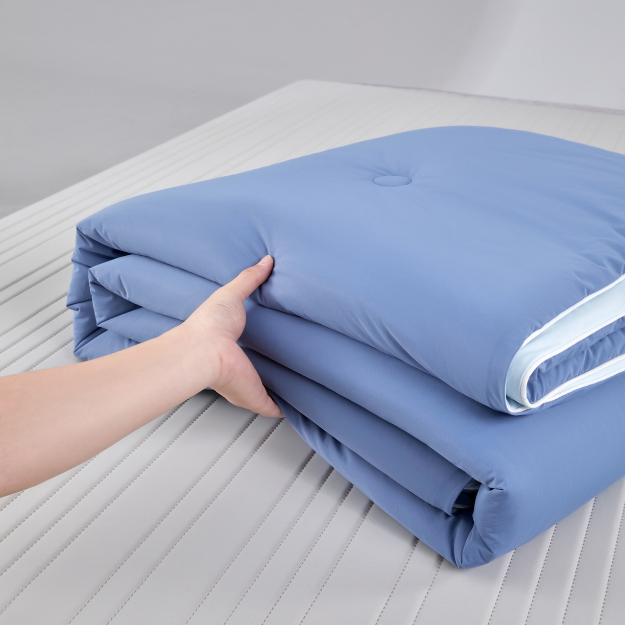 91家纺网 家纺一手货源 找家纺 绒城  2026 真凉感 真锦氨 锦氨凉感夏被四件套 锦纶凉感丝夏凉被 - 冰皮系列 冰皮宝蓝