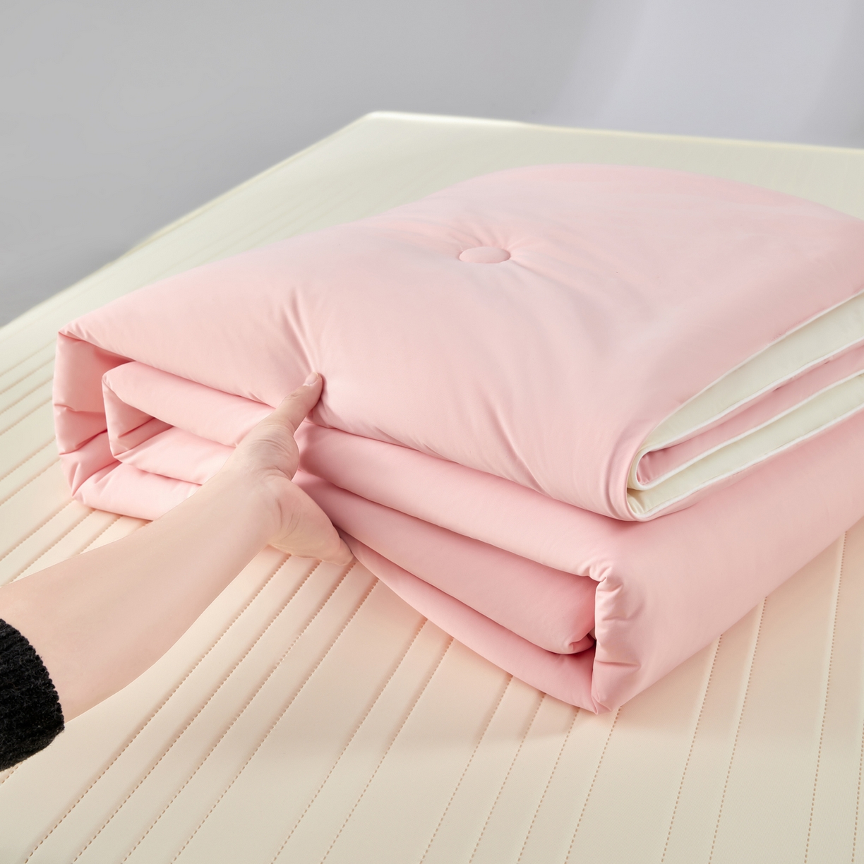 91家纺网 家纺一手货源 找家纺 绒城  2026 真凉感 真锦氨 锦氨凉感夏被四件套 锦纶凉感丝夏凉被 - 冰皮系列 冰皮粉玉