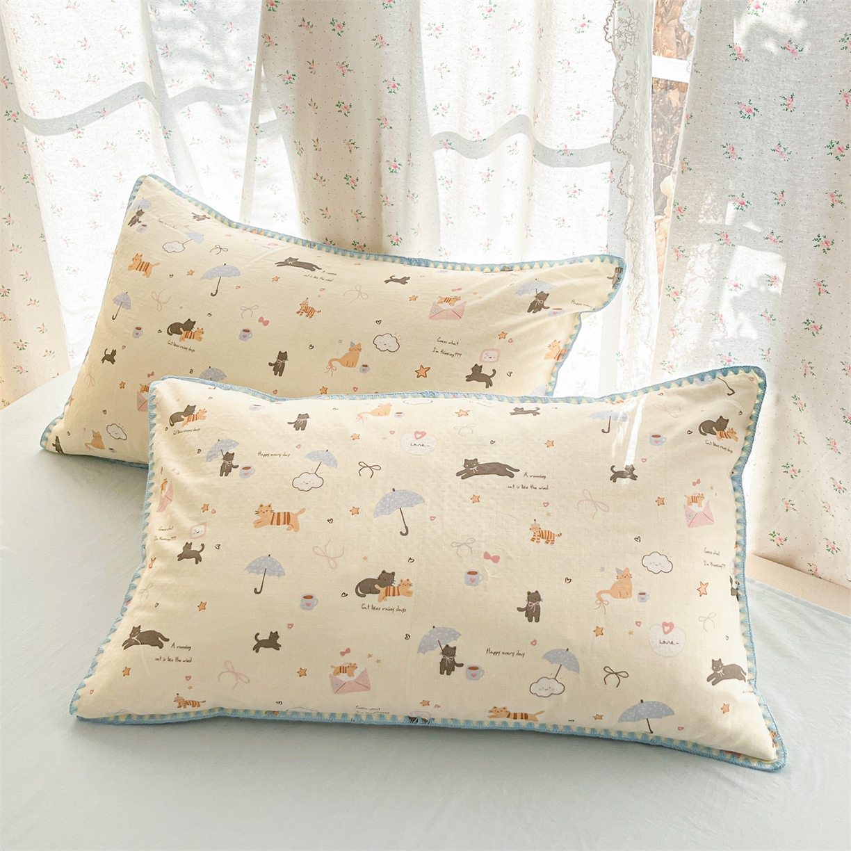 91家纺网 家纺一手货源 找家纺 盛秋家纺 2026新款三角针水洗棉贝壳边印花夏被系列 满山猫+天空蓝