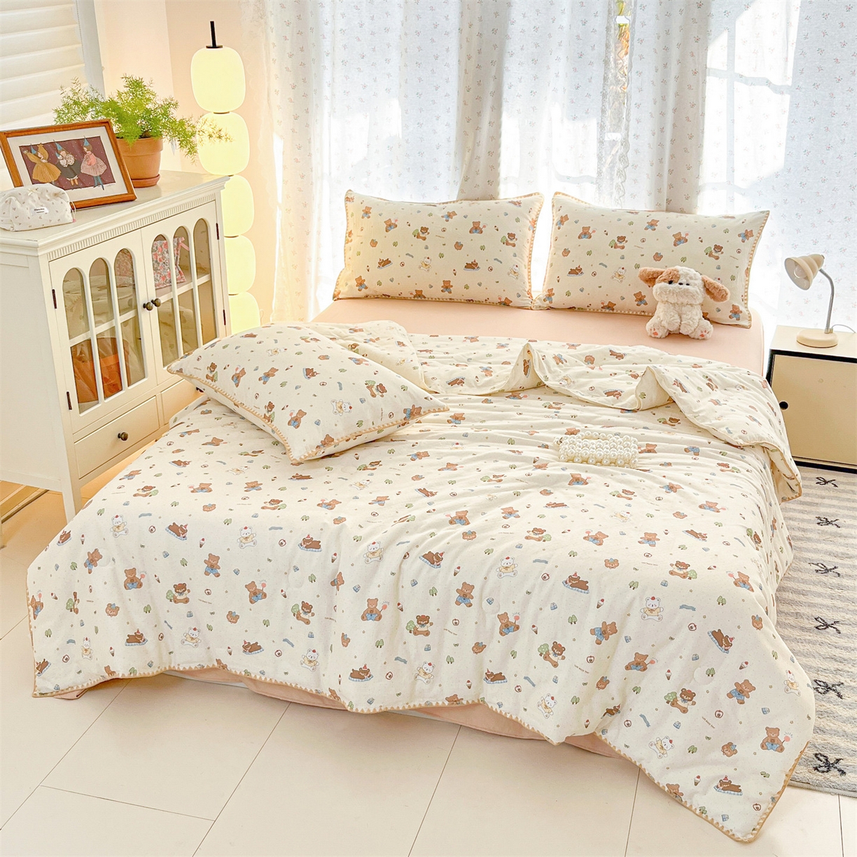 91家纺网 家纺一手货源 找家纺 盛秋家纺 2026新款三角针水洗棉贝壳边印花夏被系列 熊熊乐园+奶茶