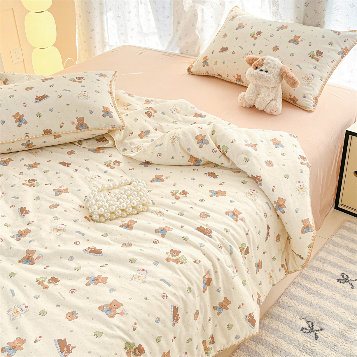 91家纺网 家纺一手货源 找家纺 盛秋家纺 2026新款三角针水洗棉贝壳边印花夏被系列 熊熊乐园+奶茶