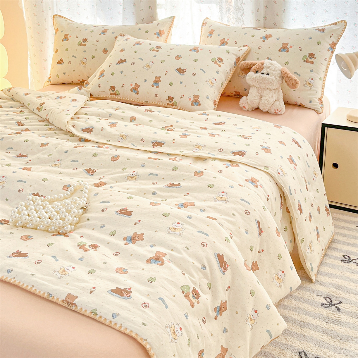 91家纺网 家纺一手货源 找家纺 盛秋家纺 2026新款三角针水洗棉贝壳边印花夏被系列 熊熊乐园+奶茶