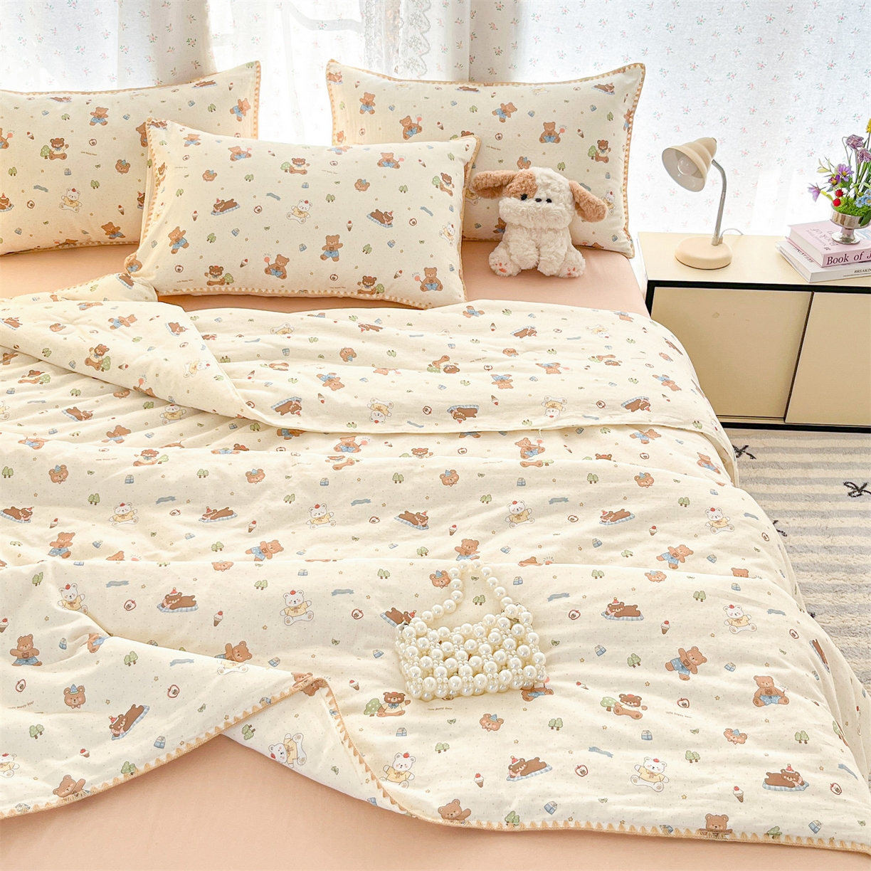 91家纺网 家纺一手货源 找家纺 盛秋家纺 2026新款三角针水洗棉贝壳边印花夏被系列 熊熊乐园+奶茶