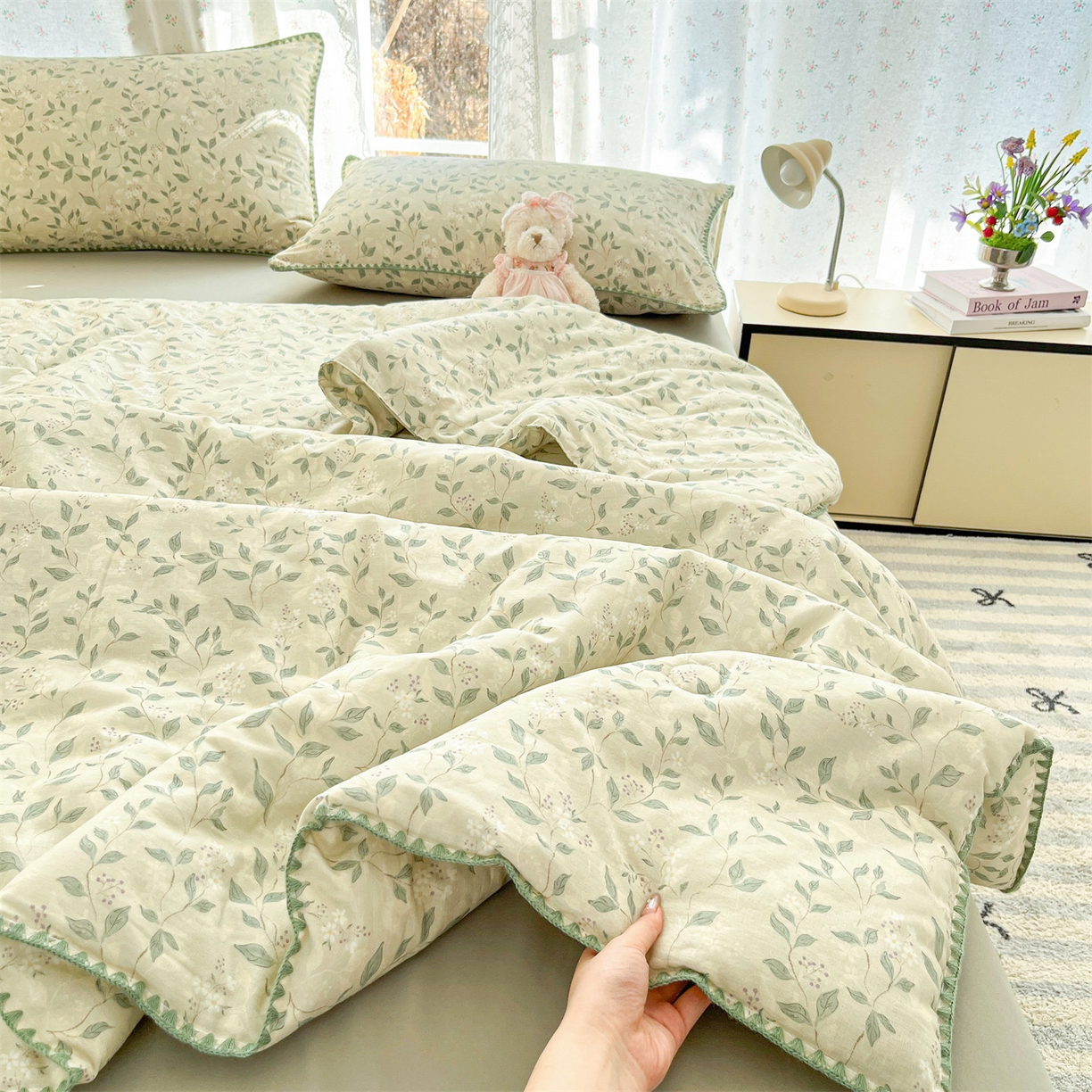 91家纺网 家纺一手货源 找家纺 盛秋家纺 2026新款三角针水洗棉贝壳边印花夏被系列 澳白+明灰