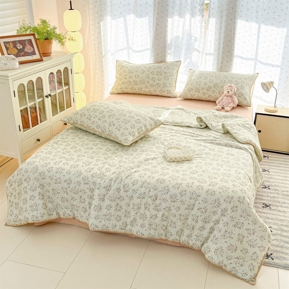 91家纺网 家纺一手货源 找家纺 盛秋家纺 2026新款三角针水洗棉贝壳边印花夏被系列 花梦里+奶茶