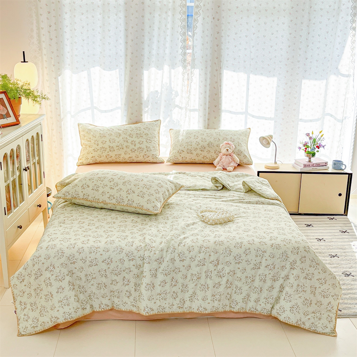 91家纺网 家纺一手货源 找家纺 盛秋家纺 2026新款三角针水洗棉贝壳边印花夏被系列 花梦里+奶茶