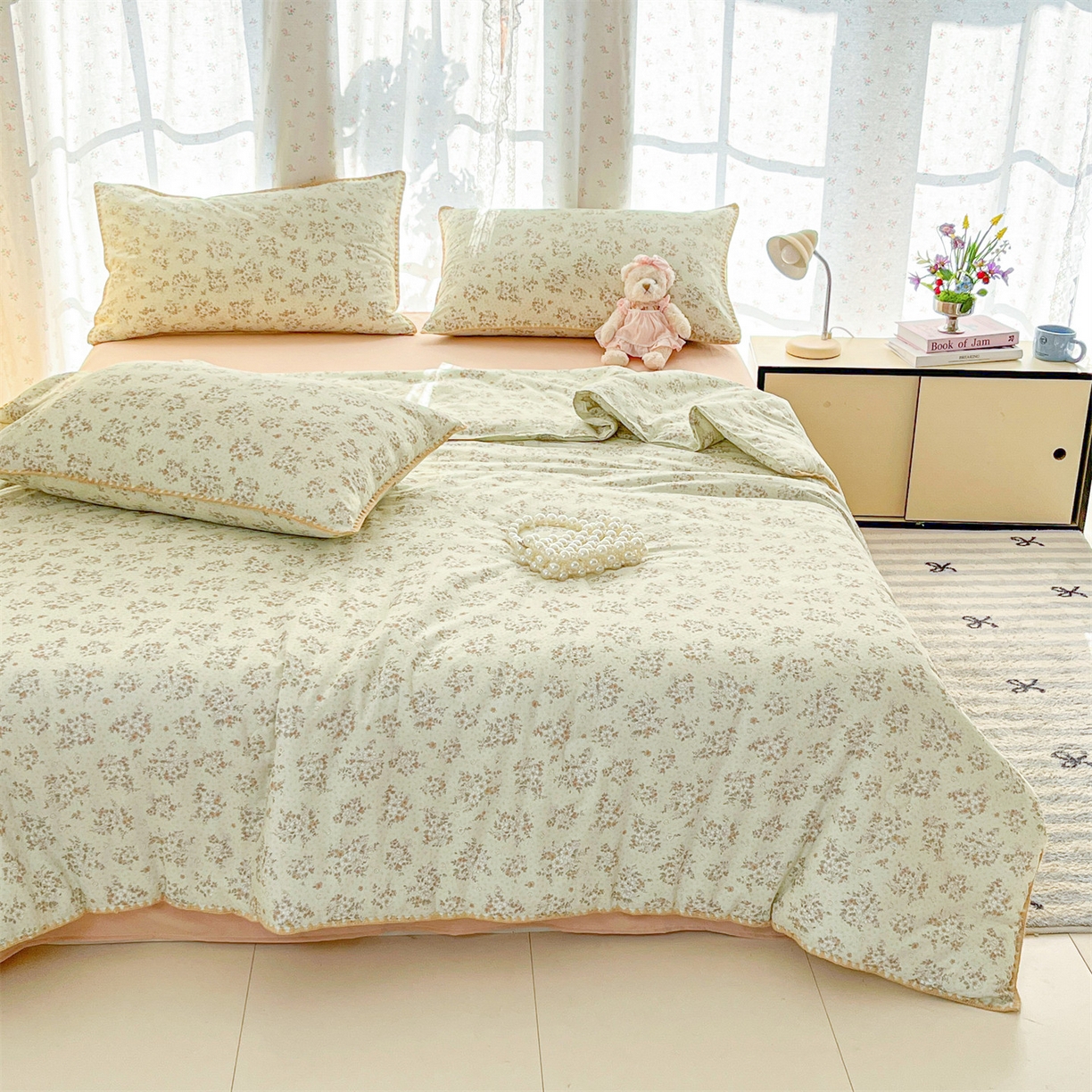 91家纺网 家纺一手货源 找家纺 盛秋家纺 2026新款三角针水洗棉贝壳边印花夏被系列 花梦里+奶茶