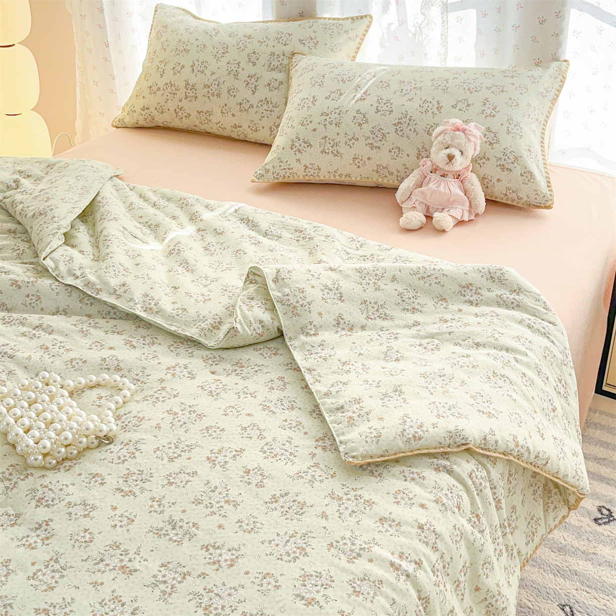 91家纺网 家纺一手货源 找家纺 盛秋家纺 2026新款三角针水洗棉贝壳边印花夏被系列 花梦里+奶茶