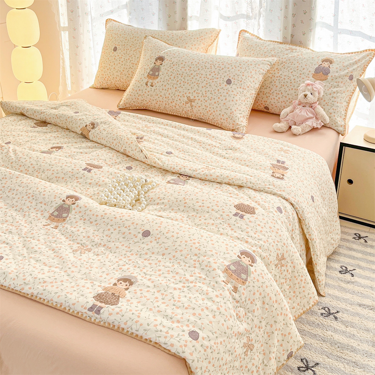 91家纺网 家纺一手货源 找家纺 盛秋家纺 2026新款三角针水洗棉贝壳边印花夏被系列 甜美女孩+奶茶