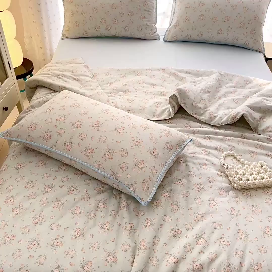 91家纺网 家纺一手货源 找家纺 盛秋家纺 2026新款三角针水洗棉贝壳边印花夏被系列 雨后花园+天空蓝