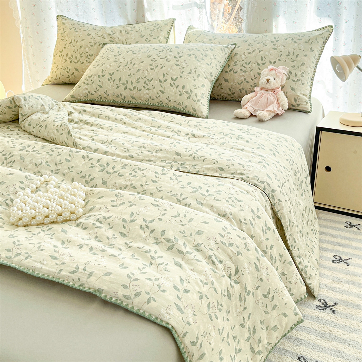 91家纺网 家纺一手货源 找家纺 盛秋家纺 2026新款三角针水洗棉贝壳边印花夏被系列 澳白+明灰