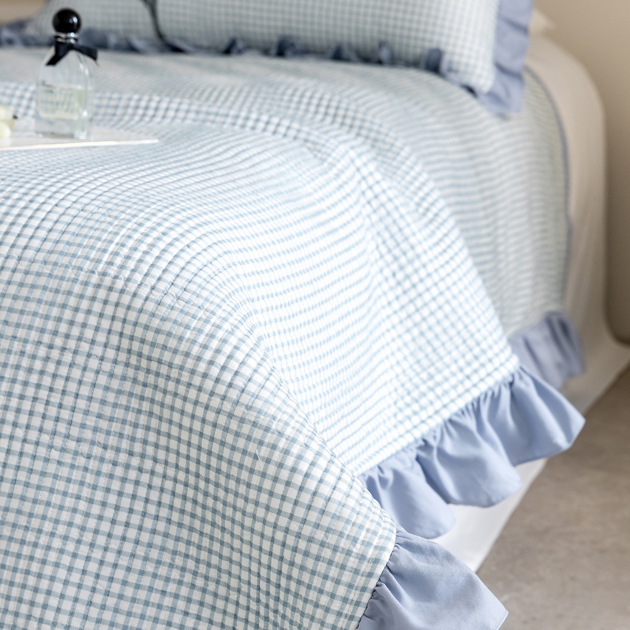 91家纺网 家纺一手货源 找家纺 立奥被业 2026新品古法水洗棉夏被仿棉大版床盖防棉大版夏被 长颈鹿蓝