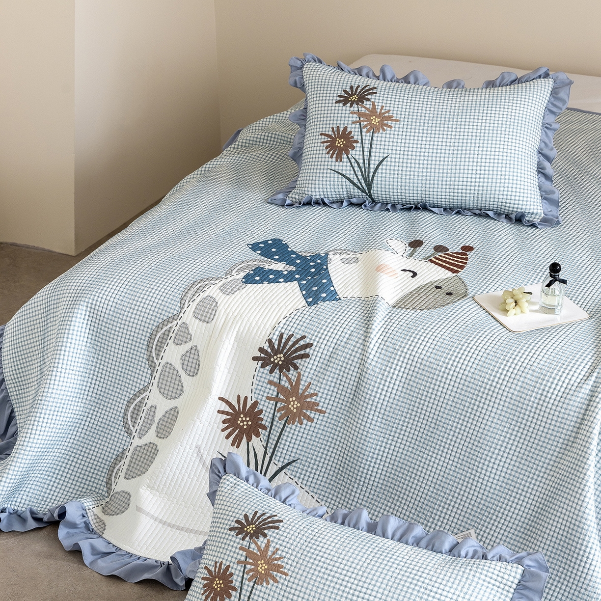 91家纺网 家纺一手货源 找家纺 立奥被业 2026新品古法水洗棉夏被仿棉大版床盖防棉大版夏被 长颈鹿蓝