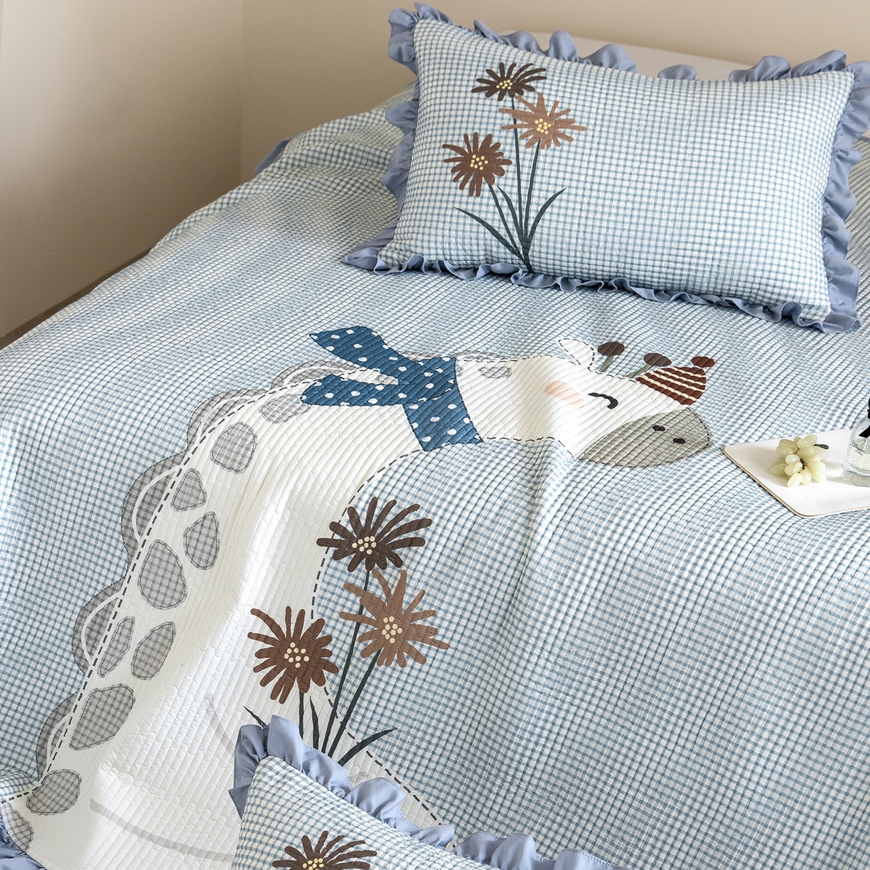 91家纺网 家纺一手货源 找家纺 立奥被业 2026新品古法水洗棉夏被仿棉大版床盖防棉大版夏被 长颈鹿蓝