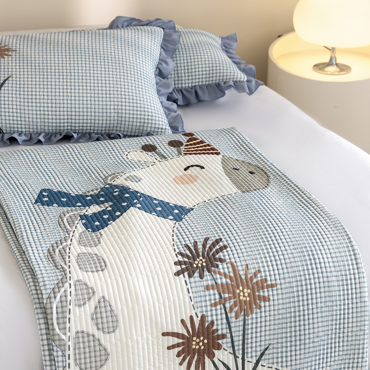 91家纺网 家纺一手货源 找家纺 立奥被业 2026新品古法水洗棉夏被仿棉大版床盖防棉大版夏被 长颈鹿蓝