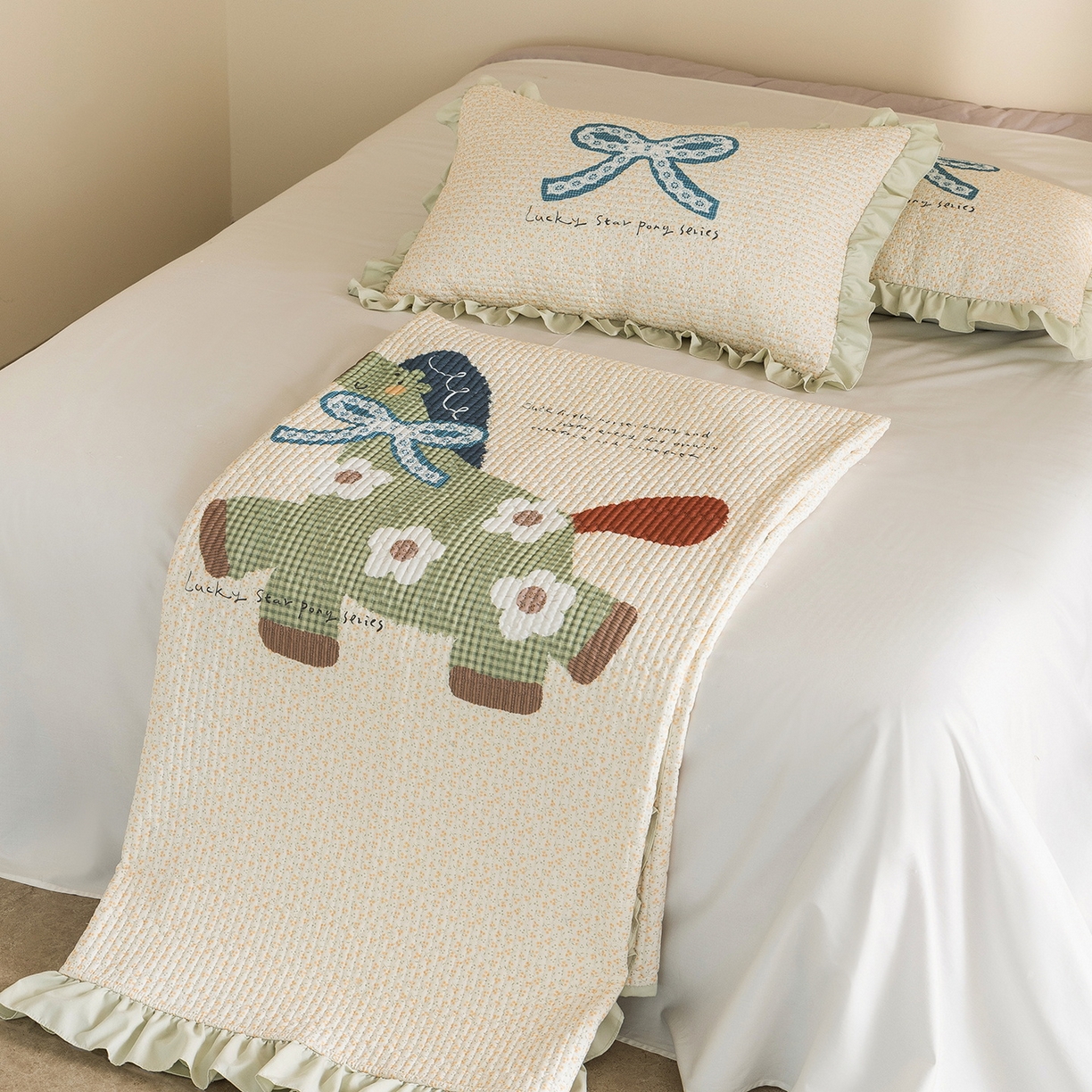 91家纺网 家纺一手货源 找家纺 立奥被业 2026新品古法水洗棉夏被仿棉大版床盖防棉大版夏被 小马绿