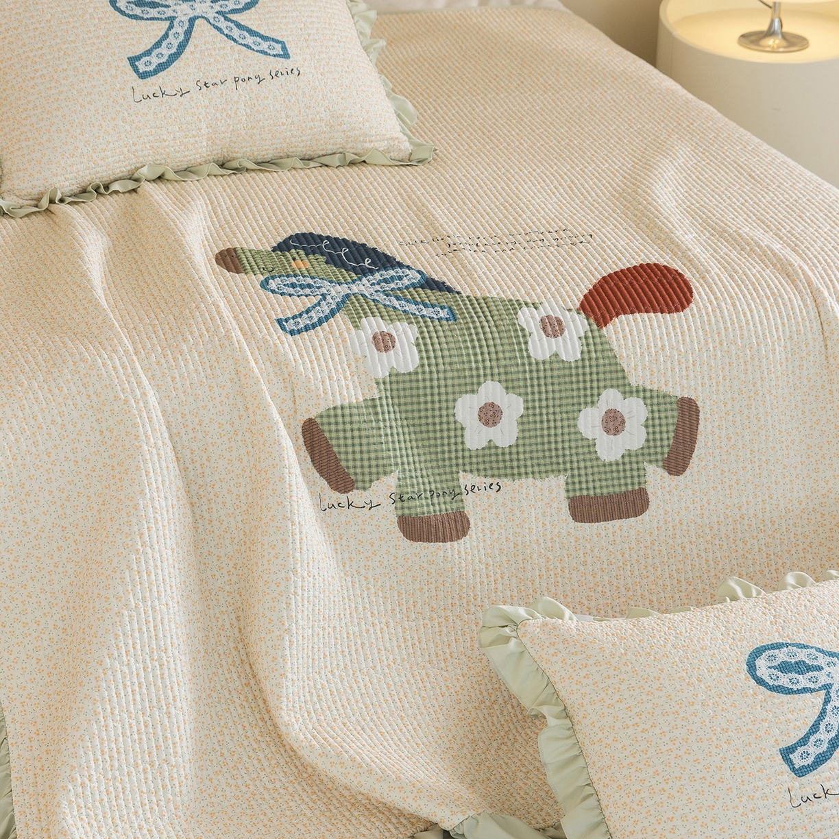 91家纺网 家纺一手货源 找家纺 立奥被业 2026新品古法水洗棉夏被仿棉大版床盖防棉大版夏被 小马绿