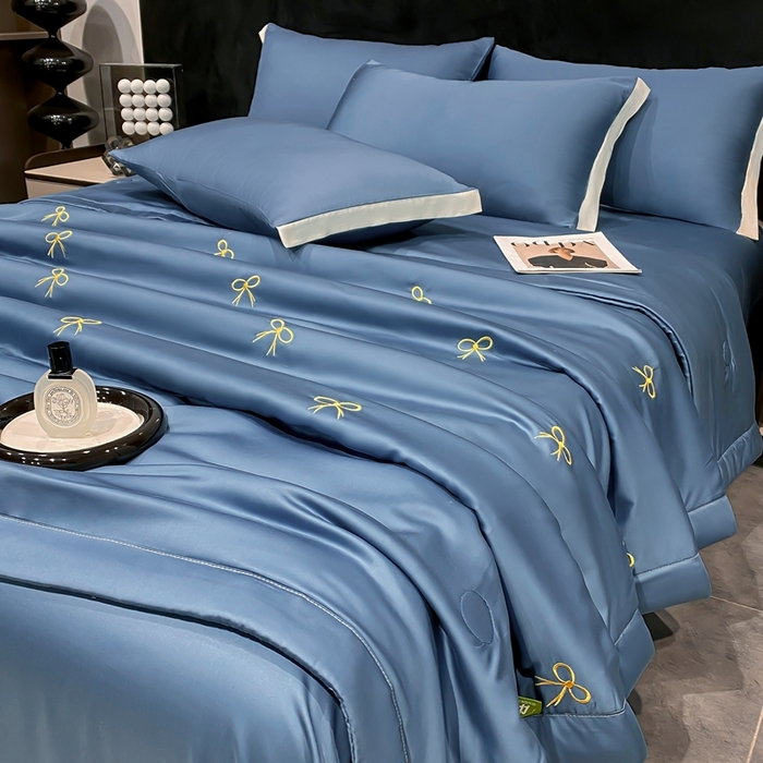 91家纺网 家纺一手货源 找家纺 益多眠 2026新款水洗真丝刺绣夏被夏凉被空调被四件套 蝴蝶结宾利蓝
