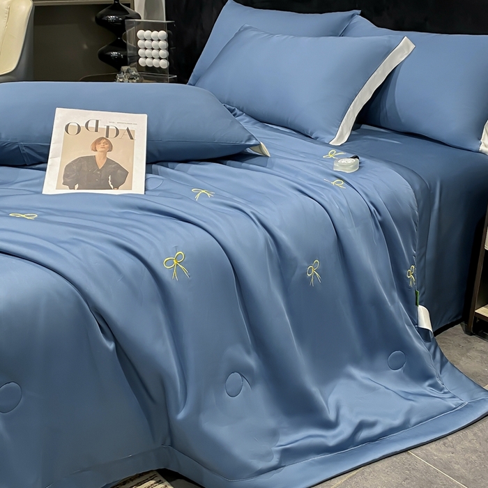 91家纺网 家纺一手货源 找家纺 益多眠 2026新款水洗真丝刺绣夏被夏凉被空调被四件套 蝴蝶结宾利蓝