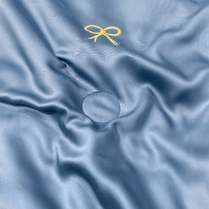 91家纺网 家纺一手货源 找家纺 益多眠 2026新款水洗真丝刺绣夏被夏凉被空调被四件套 蝴蝶结宾利蓝