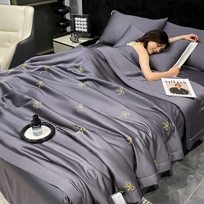 91家纺网 家纺一手货源 找家纺 益多眠 2026新款水洗真丝刺绣夏被夏凉被空调被四件套 蝴蝶结高级灰