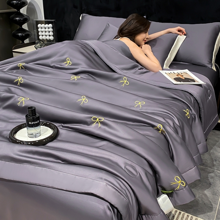 91家纺网 家纺一手货源 找家纺 益多眠 2026新款水洗真丝刺绣夏被夏凉被空调被四件套 蝴蝶结高级灰