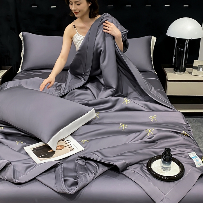 91家纺网 家纺一手货源 找家纺 益多眠 2026新款水洗真丝刺绣夏被夏凉被空调被四件套 蝴蝶结高级灰