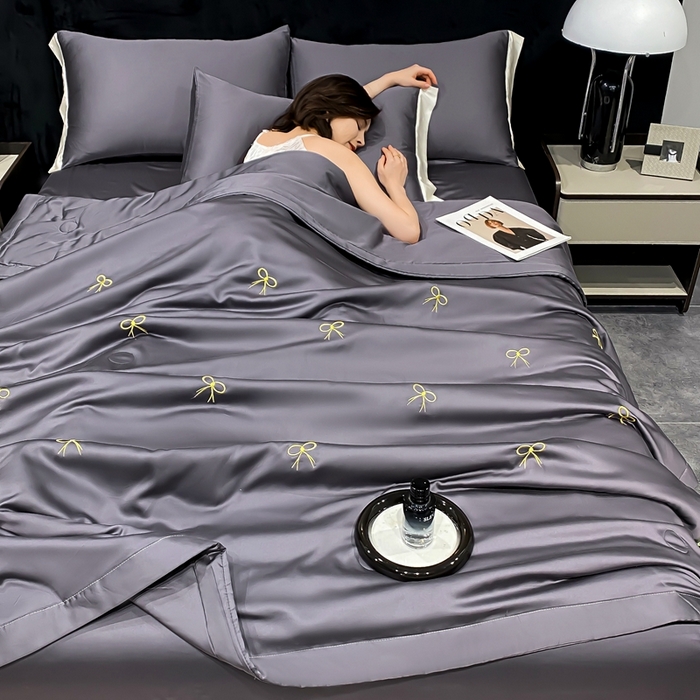 91家纺网 家纺一手货源 找家纺 益多眠 2026新款水洗真丝刺绣夏被夏凉被空调被四件套 蝴蝶结高级灰
