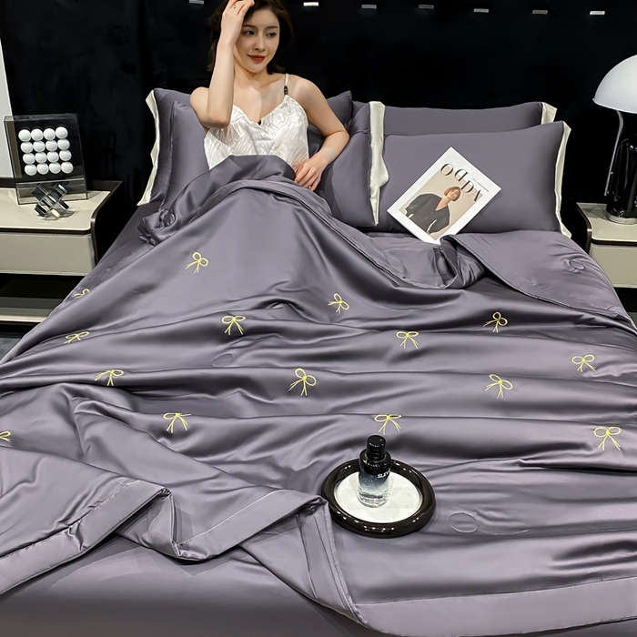 91家纺网 家纺一手货源 找家纺 益多眠 2026新款水洗真丝刺绣夏被夏凉被空调被四件套 蝴蝶结高级灰