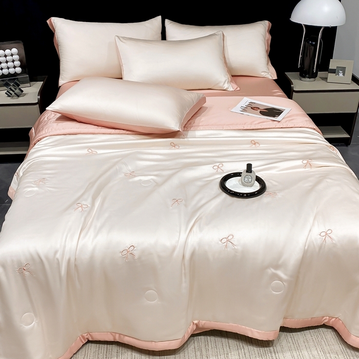 91家纺网 家纺一手货源 找家纺 益多眠 2026新款水洗真丝刺绣夏被夏凉被空调被四件套 蝴蝶结奶白粉