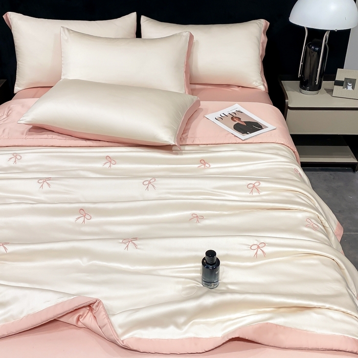 91家纺网 家纺一手货源 找家纺 益多眠 2026新款水洗真丝刺绣夏被夏凉被空调被四件套 蝴蝶结奶白粉