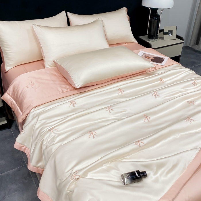 91家纺网 家纺一手货源 找家纺 益多眠 2026新款水洗真丝刺绣夏被夏凉被空调被四件套 蝴蝶结奶白粉