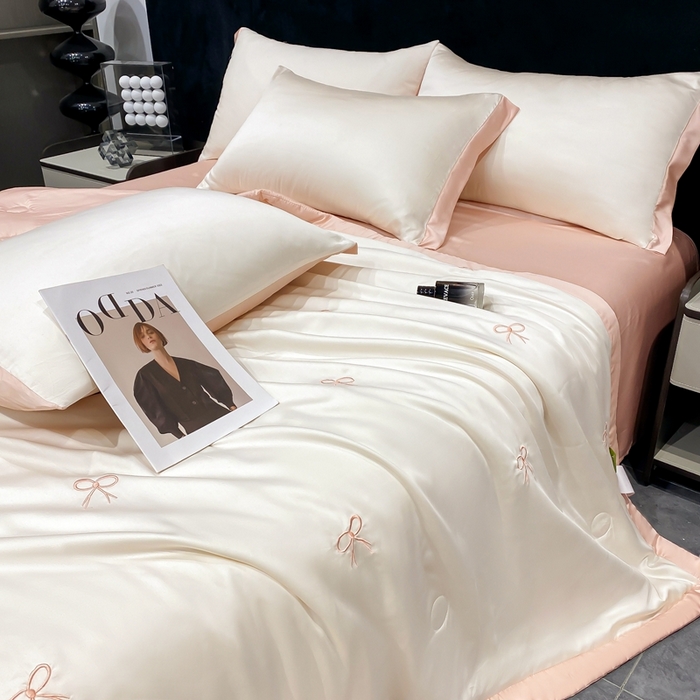 91家纺网 家纺一手货源 找家纺 益多眠 2026新款水洗真丝刺绣夏被夏凉被空调被四件套 蝴蝶结奶白粉