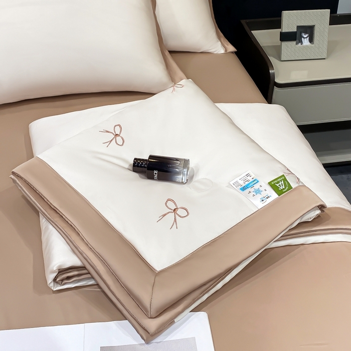 91家纺网 家纺一手货源 找家纺 益多眠 2026新款水洗真丝刺绣夏被夏凉被空调被四件套 蝴蝶结奶白咖