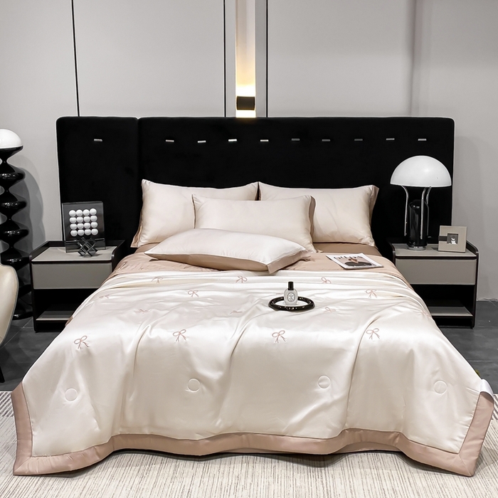 91家纺网 家纺一手货源 找家纺 益多眠 2026新款水洗真丝刺绣夏被夏凉被空调被四件套 蝴蝶结奶白咖