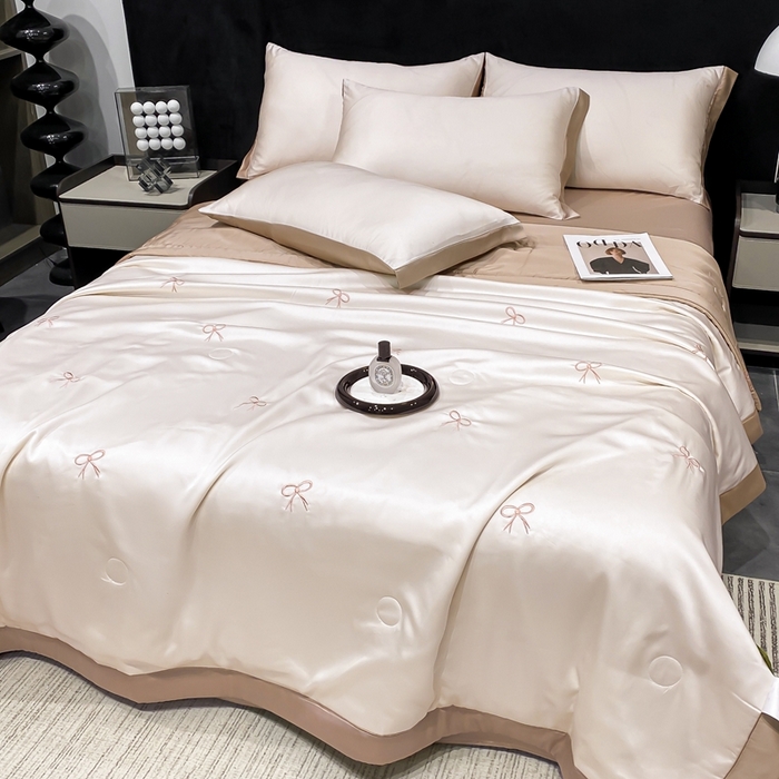 91家纺网 家纺一手货源 找家纺 益多眠 2026新款水洗真丝刺绣夏被夏凉被空调被四件套 蝴蝶结奶白咖