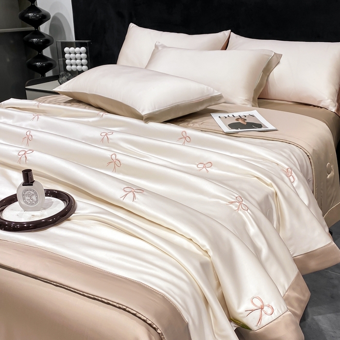 91家纺网 家纺一手货源 找家纺 益多眠 2026新款水洗真丝刺绣夏被夏凉被空调被四件套 蝴蝶结奶白咖