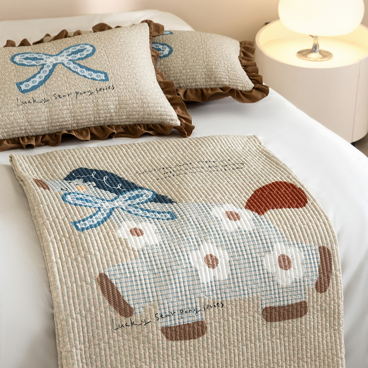 91家纺网 家纺一手货源 找家纺 立奥被业 2026新品古法水洗棉夏被仿棉大版床盖防棉大版夏被 小马咖