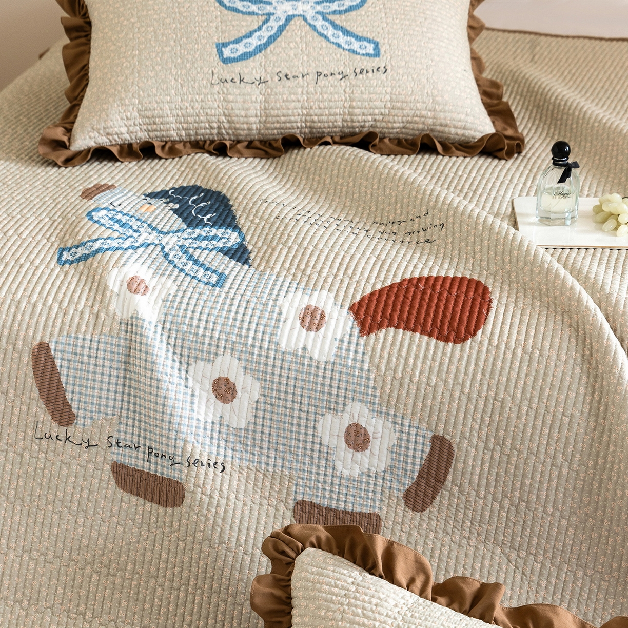 91家纺网 家纺一手货源 找家纺 立奥被业 2026新品古法水洗棉夏被仿棉大版床盖防棉大版夏被 小马咖