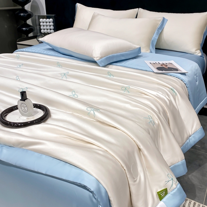 91家纺网 家纺一手货源 找家纺 益多眠 2026新款水洗真丝刺绣夏被夏凉被空调被四件套 蝴蝶结奶白兰