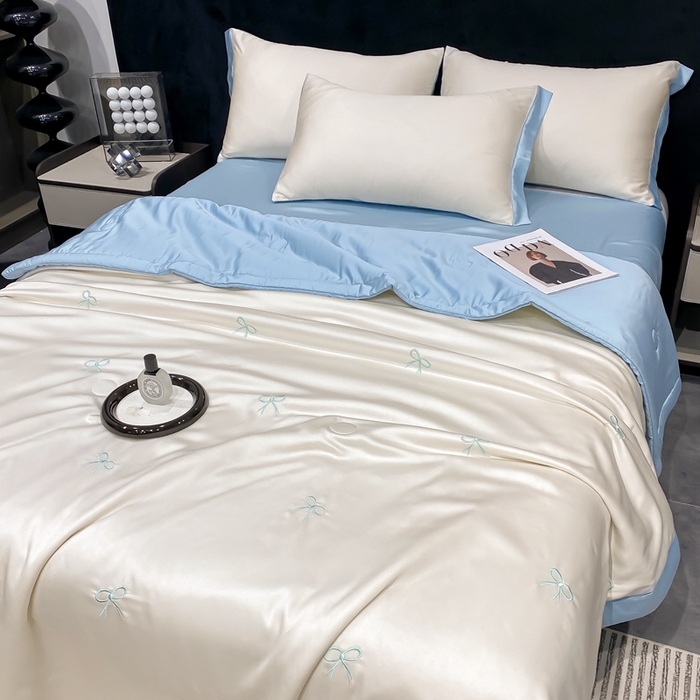 91家纺网 家纺一手货源 找家纺 益多眠 2026新款水洗真丝刺绣夏被夏凉被空调被四件套 蝴蝶结奶白兰