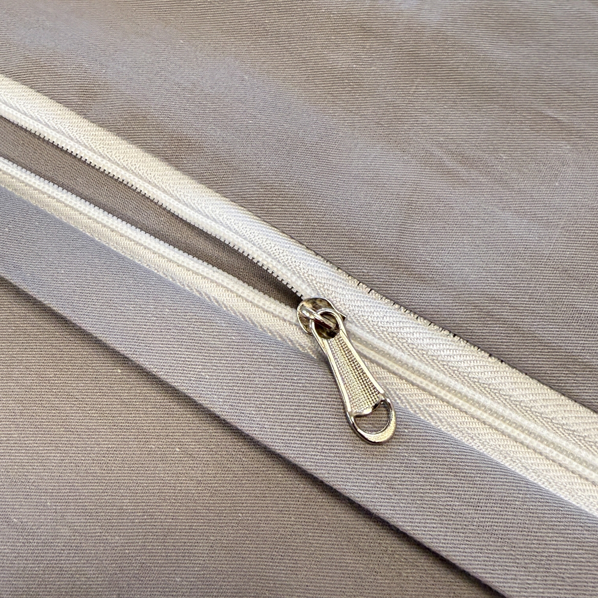 91家纺网 家纺一手货源 找家纺 （总）懒猫家纺 2026新款A类高精密40支13374全棉纯棉喷气印花贴布绣四件套  【带礼盒】