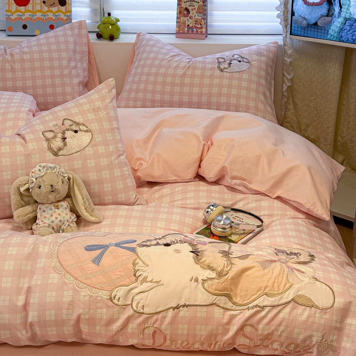 91家纺网 家纺一手货源 找家纺 懒猫家纺 2026新款A类高精密40支13374全棉纯棉喷气印花贴布绣四件套  【带礼盒】 甜心喵酱