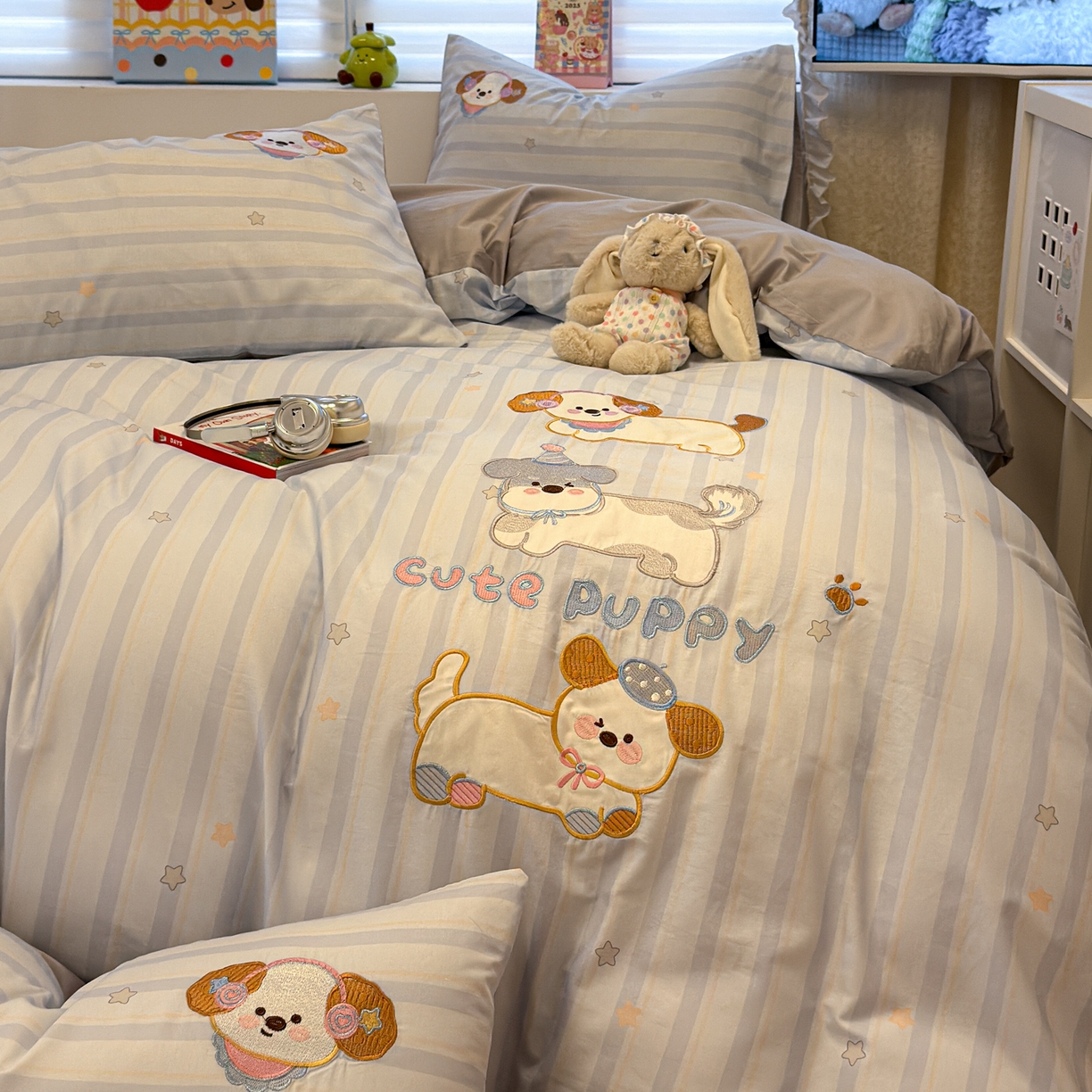 91家纺网 家纺一手货源 找家纺 懒猫家纺 2026新款A类高精密40支13374全棉纯棉喷气印花贴布绣四件套  【带礼盒】 条纹修狗