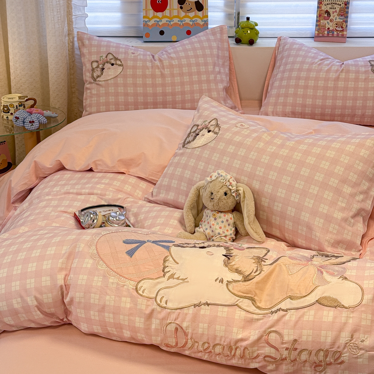 91家纺网 家纺一手货源 找家纺 懒猫家纺 2026新款A类高精密40支13374全棉纯棉喷气印花贴布绣四件套  【带礼盒】 甜心喵酱