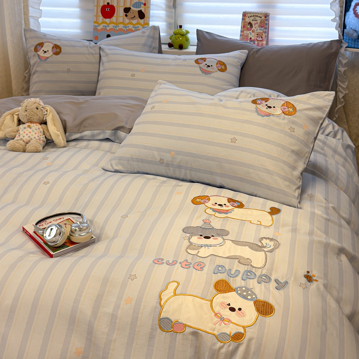 91家纺网 家纺一手货源 找家纺 懒猫家纺 2026新款A类高精密40支13374全棉纯棉喷气印花贴布绣四件套  【带礼盒】 条纹修狗