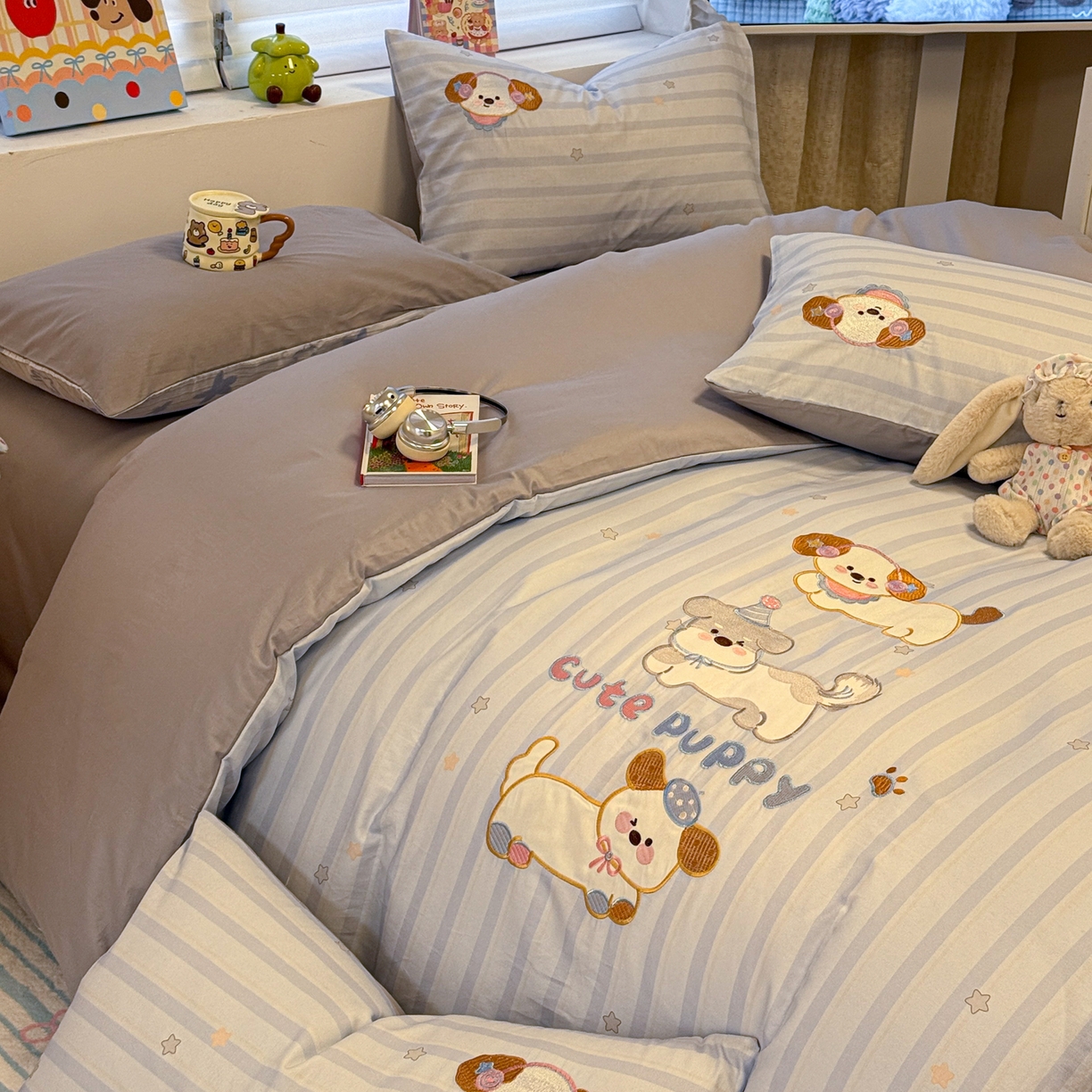 91家纺网 家纺一手货源 找家纺 懒猫家纺 2026新款A类高精密40支13374全棉纯棉喷气印花贴布绣四件套  【带礼盒】 条纹修狗